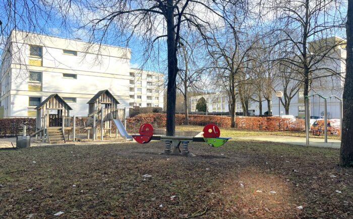 Spielplatz vor dem Haus