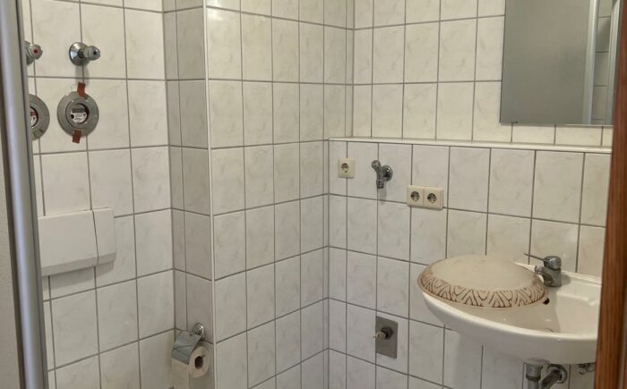 Badezimmer mit Waschmaschinenanschluß