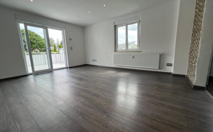 Wohnbereich mit Zugang zur Terrasse