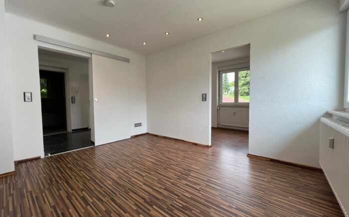 Schlafzimmer 1. OG mit Zugang zum Ankleidebereich