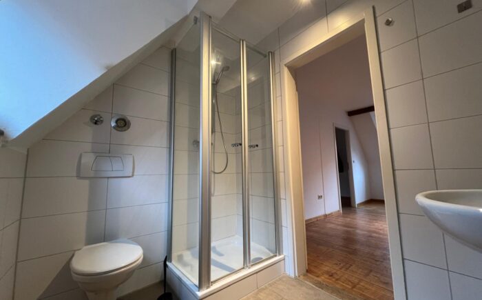 Badezimmer mit Dusche