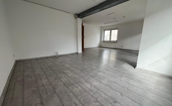 Wohnzimmer mit Blick in den Essbereich