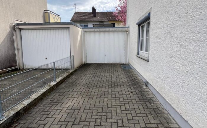 Einfahrt zur Garage