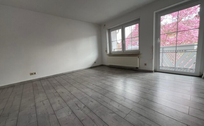 Schlafzimmer mit Zugang zum großen Balkon