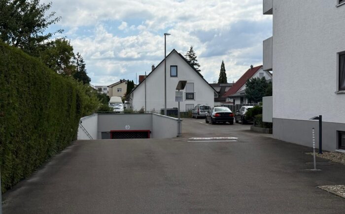 Einfahrt Garage
