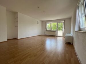 Wohnraum Bereich Wohnzimmer mit Zugang zum Balkon