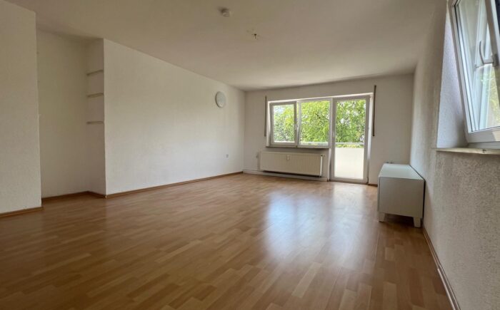 Wohnraum Bereich Wohnzimmer mit Zugang zum Balkon